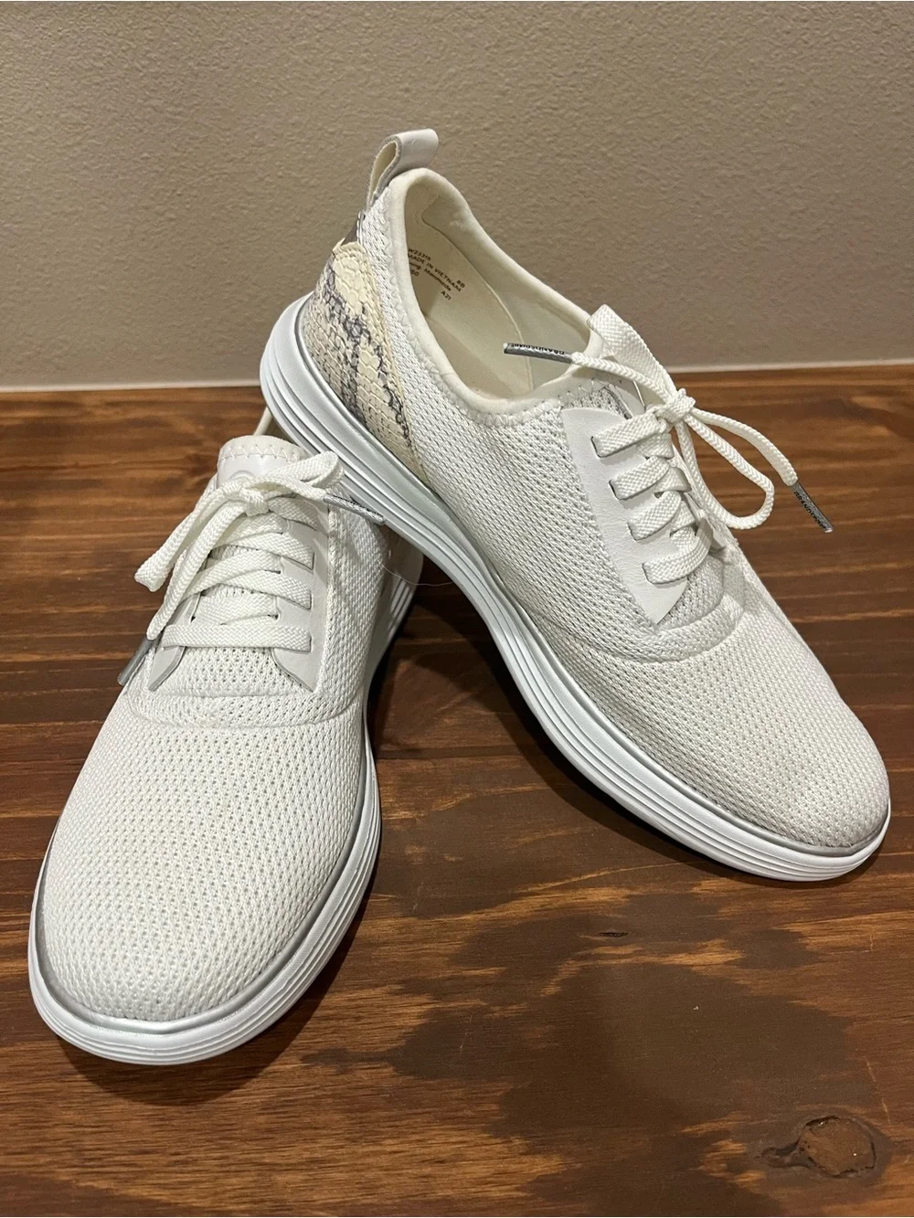 Cole Haan Grandsport Lace Up Tennis Shoe Womens Size 8 W23315 White Snake